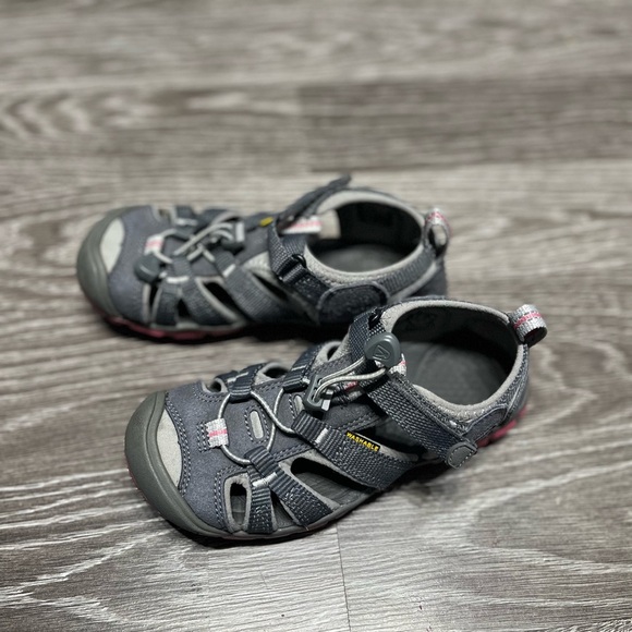 KEEN Girls Sandals-Size 13US - Picture 1 of 7